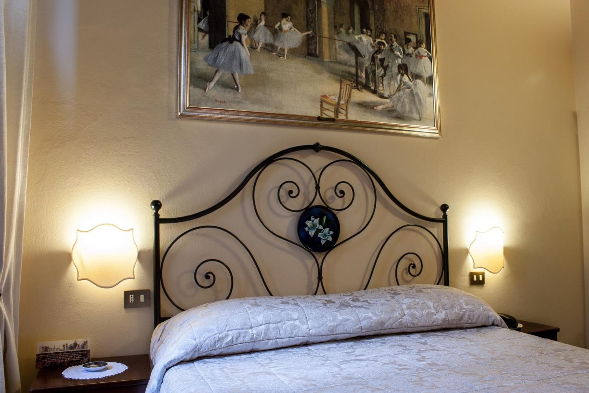 Albergo Il Giglio Montalcino Exterior foto
